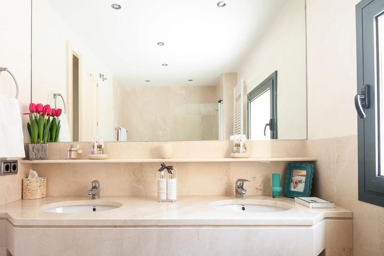 Polo Royale Waterfront Luxury Apt - 3 Terraces And Pool ソトグランデ エクステリア 写真